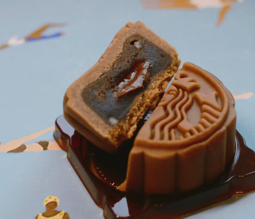 日本星巴克这次质感满分，网友diss中国星爸爸，月饼口味像蜡烛