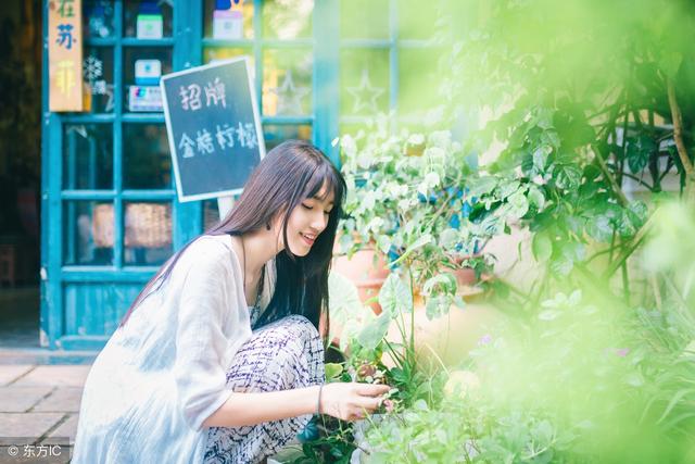 小说：他成为女寝管理员，每天晚上要查寝，无数美女开始疯狂尖叫