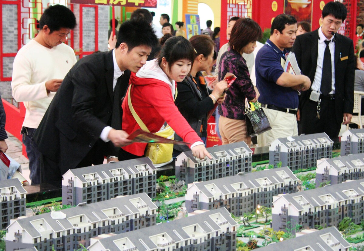 刚毕业到底应不应该买房,大学一毕业就结婚利弊