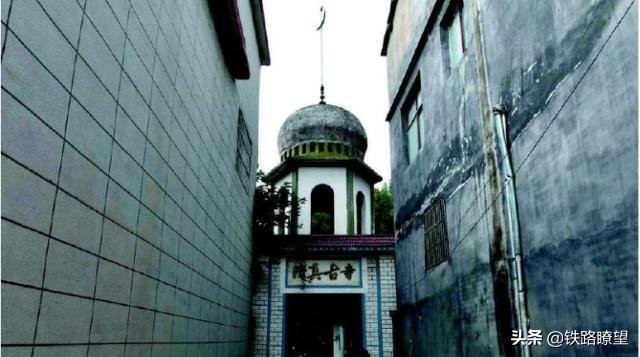 安徽省临泉县，1935年建县，人口二百余万，全国文化先进县