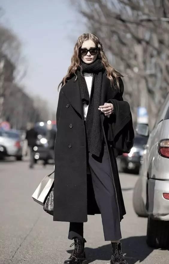 马丁靴怎么穿才能穿出存在感,哪些品牌马丁靴比较好搭配