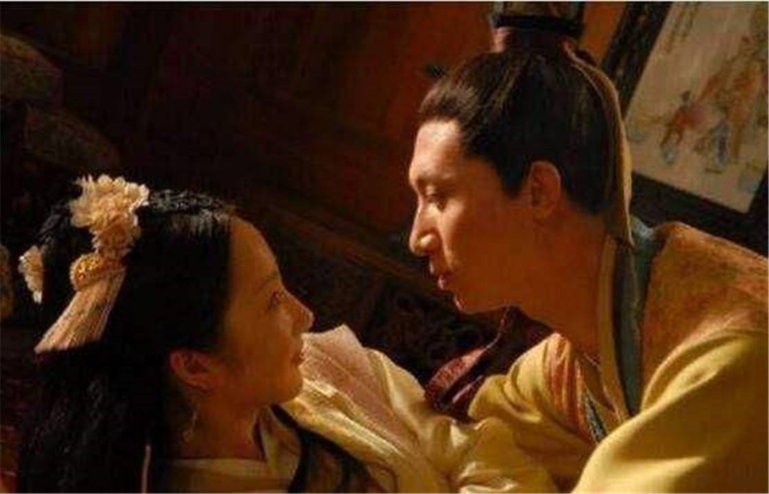 通房丫鬟的可悲之处，古代夫妇晚上睡觉，却需要在旁随时满足老爷