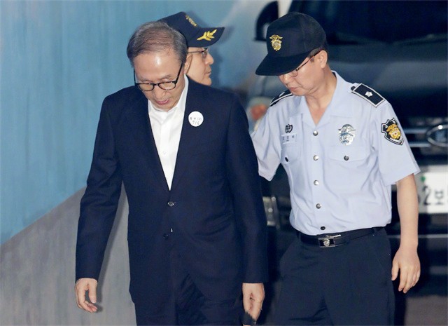 韩国前总统李明博出狱,韩国前总统李明博被判17年
