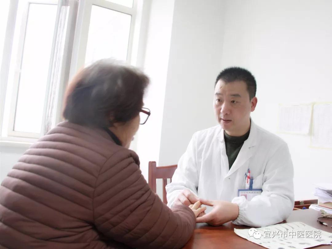 2cm粗的钢筋戳入会阴，男子危在旦夕！医生：利器刺入身体，不能盲目拔出