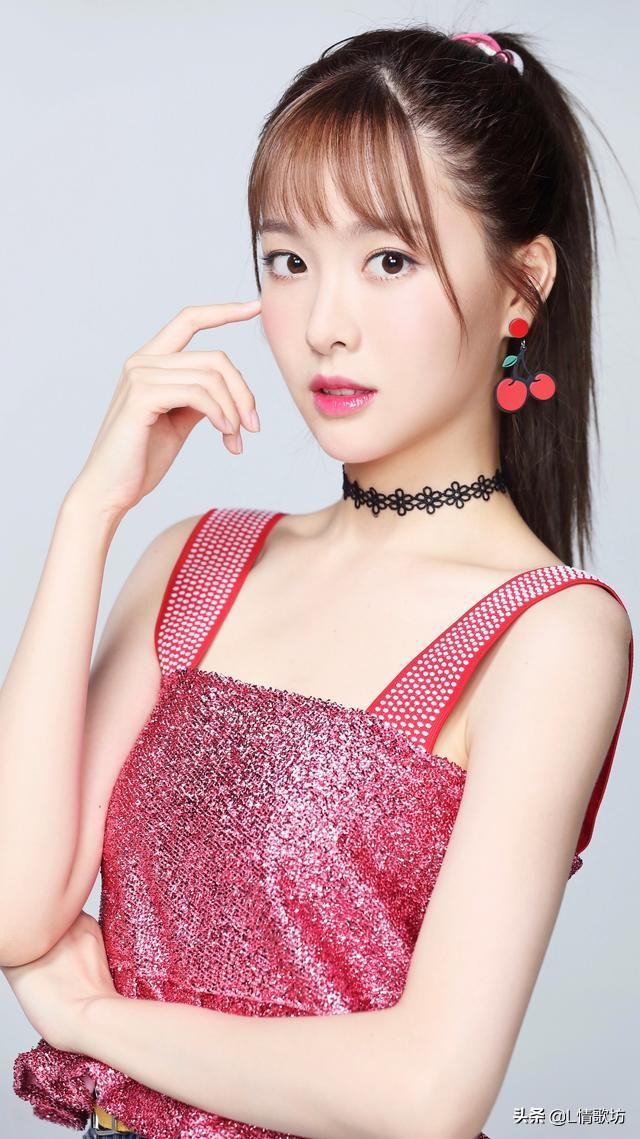 歌在飞苏勒亚其其格真人图片,歌在飞苏勒亚其其格歌词