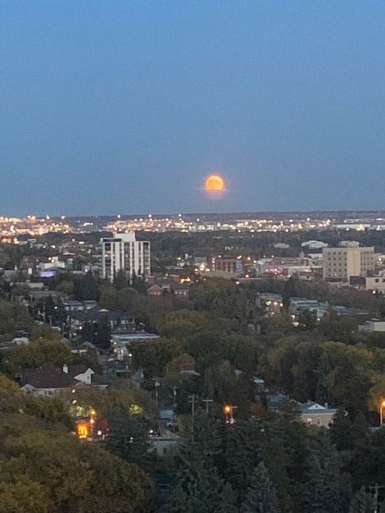 中秋国庆双节快乐丰盛的家宴,国庆中秋双节同庆晚餐