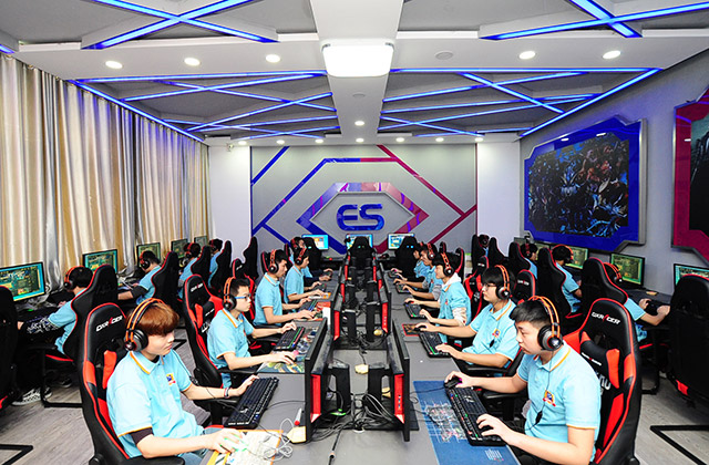 edg夺冠全网年轻人都沸腾,edg夺冠高校沸腾上街