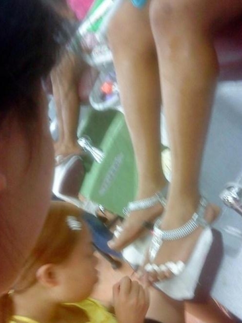 美国凤姐的真实生活,凤姐在洗脚店打工