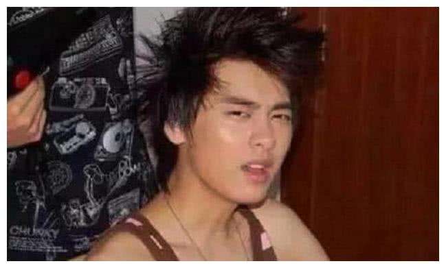 鹿晗、吴亦凡早年杀马特造型是学东方神起的?打开方式不对吧