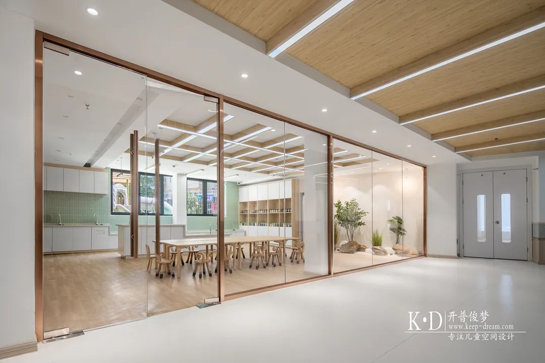 泉州金碧辉煌的幼儿园,泉州幼儿园空间设计效果图