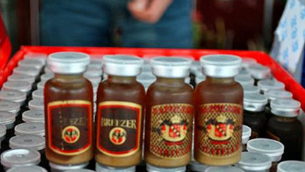 比*洛因海**还狠，吸到溃烂、瘫痪、花季少女最终沦为「气奴」