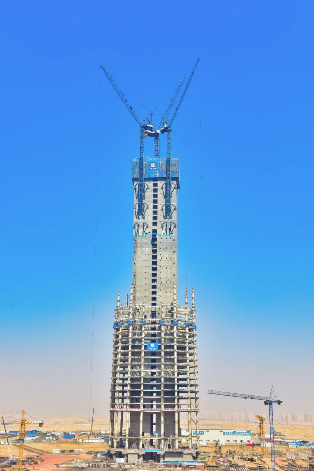 埃及开罗cbd项目标志塔,埃及新首都cbd项目20栋建筑封顶