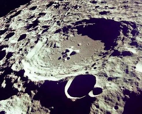 月球地下埋藏巨大不明物体,月球背面发现巨大异物