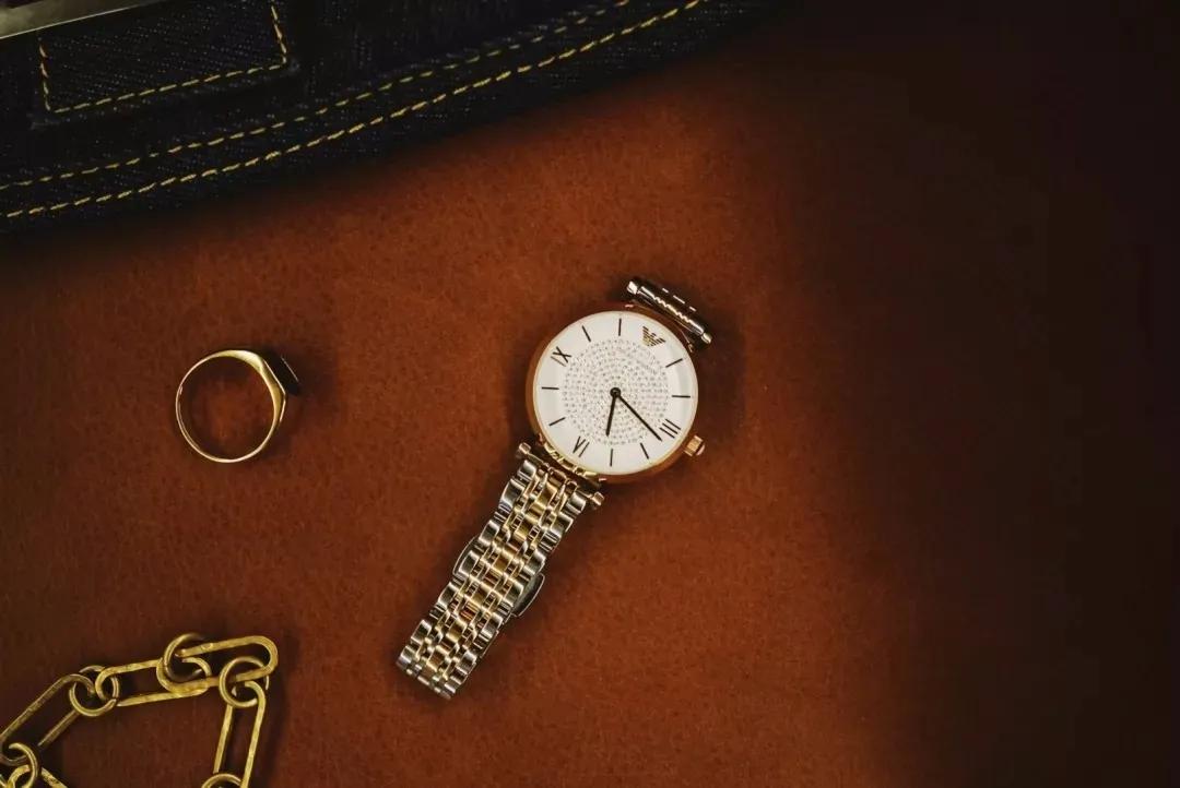 基础款单品搭出时髦感,基本款穿出时髦感