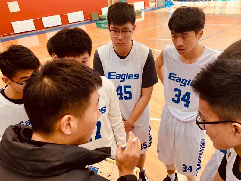 温暖有光的篮球队长——何睿君