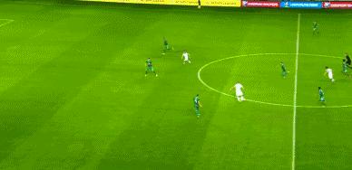 诺伊尔扑球门死角,诺伊尔扣球转身