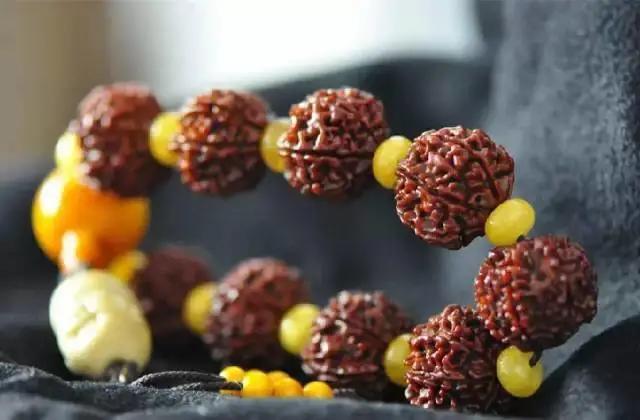 金刚菩提包浆能混住瑕疵吗,刚入手金刚菩提有斑