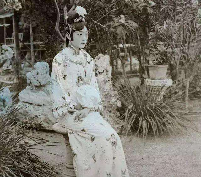 婉容在监狱里去世到底是因为什么,婉容因何被监禁