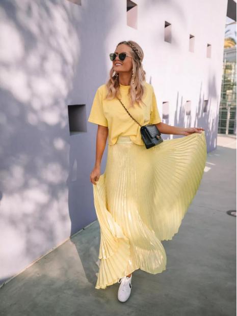 微胖女人穿T恤时，要记住“4不要”，不然显胖还显矮，很没气质