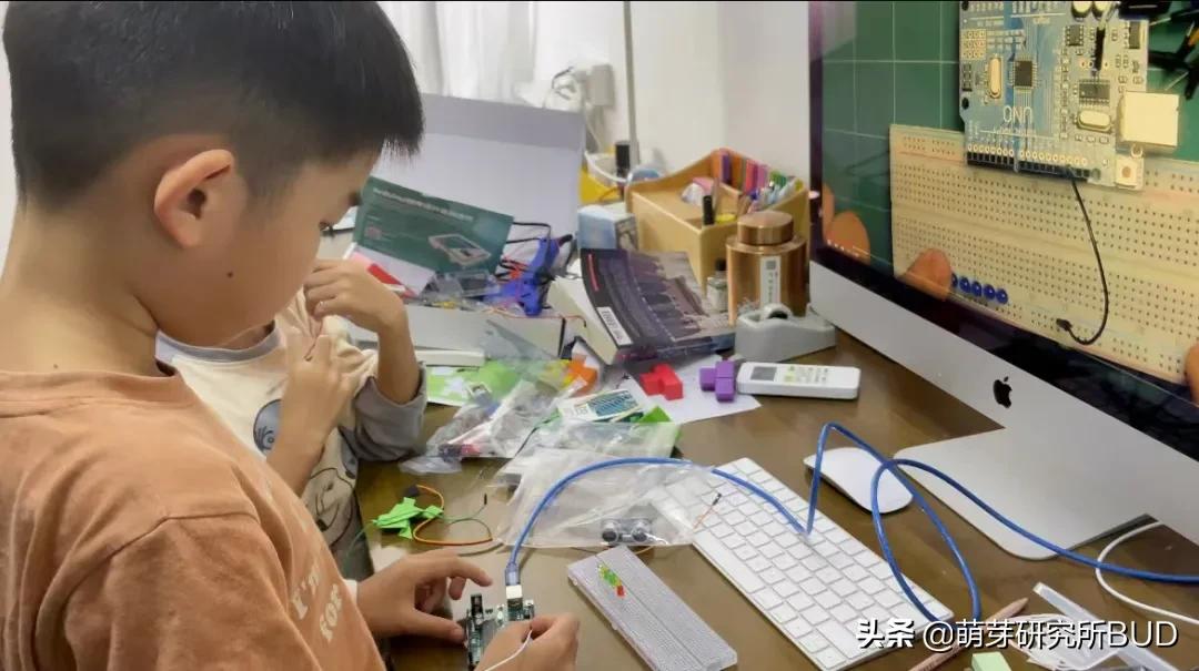 语数英教培行业的巨变：双减后，新东方结束所有k12学科培训