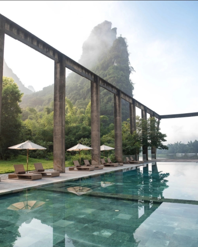 阳朔靠近西街网红酒店民宿,桂林阳朔隐藏在青山绿水中的小镇