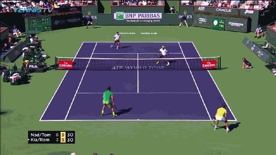 网球可以抛拍击球吗,网球过网击球怎么判定