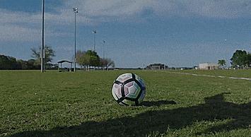 体考足球长传球教学,足球怎么长传球