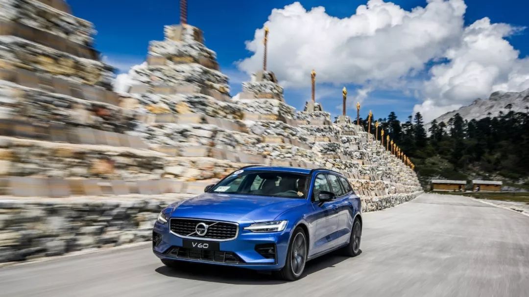 沃尔沃旅行车v60和v90碰撞测试,沃尔沃旅行车v6017年二手车价格