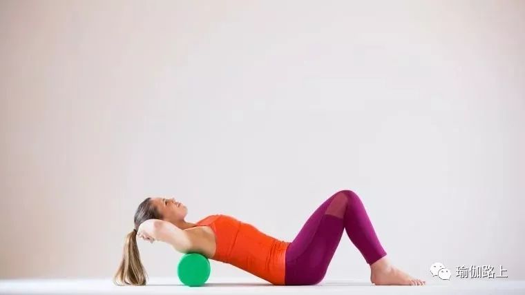 跑步拉伸防止僵硬,跑步小腿僵硬怎么拉伸