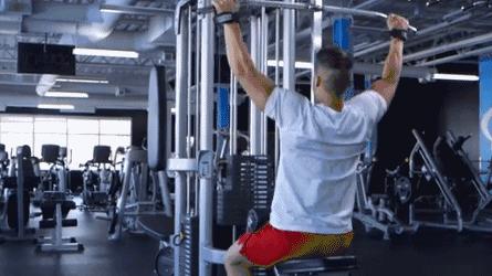 圆肩驼背主要训练背部哪块肌肉,改善圆肩驼背背部训练拉伸动作