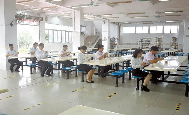 战疫时刻勇担当彰显中国力量,战疫中践初心挺身而出显担当