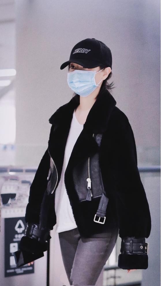 万茜帅气混剪,万茜黑色露脐装