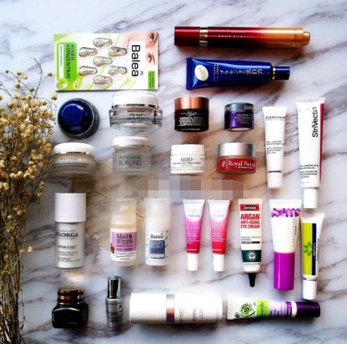 女生千万别弄这几种发型显老又low,不要再披头散发了夏天适合的发型