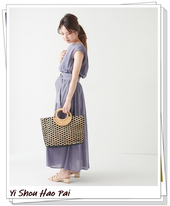 蓝色给人凉爽的感觉是什么心理,夏天蓝色衣服怎么搭配好看