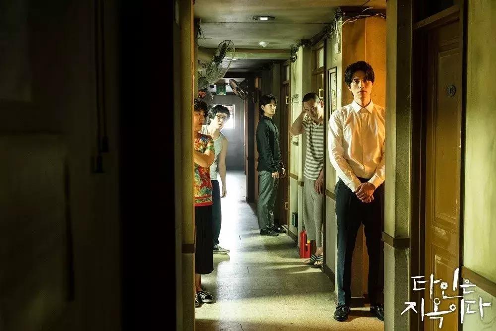 群租吃人游戏，前两分钟男主就被爆头