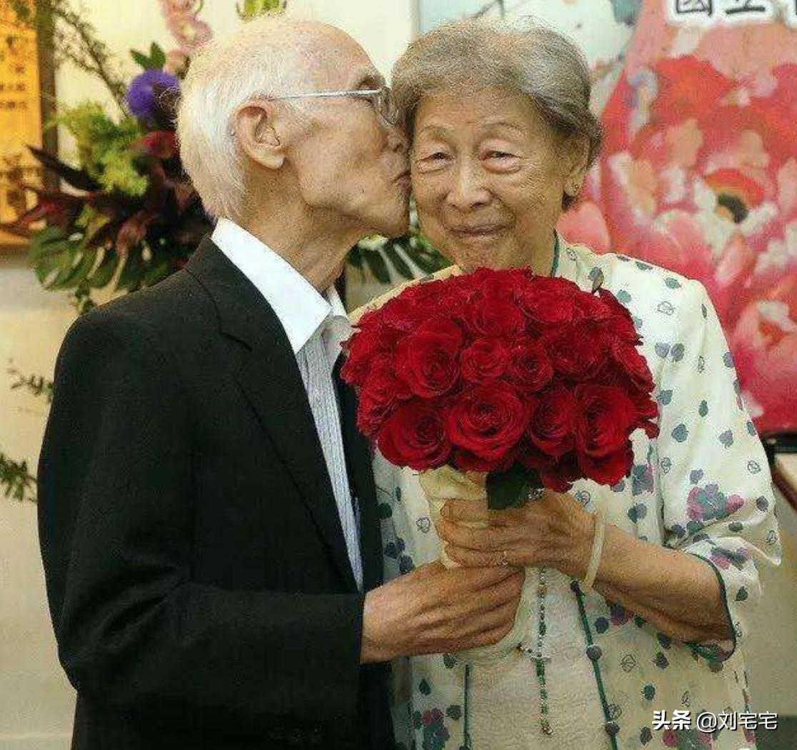 余光中批判朱自清,余光中事件