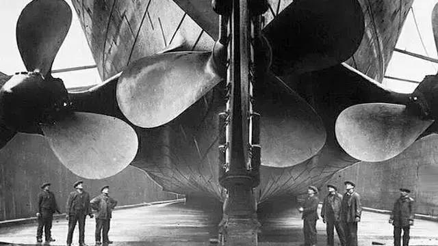 老照片里的旧时光在变幻的生命里,一张老照片展示着时代的变迁