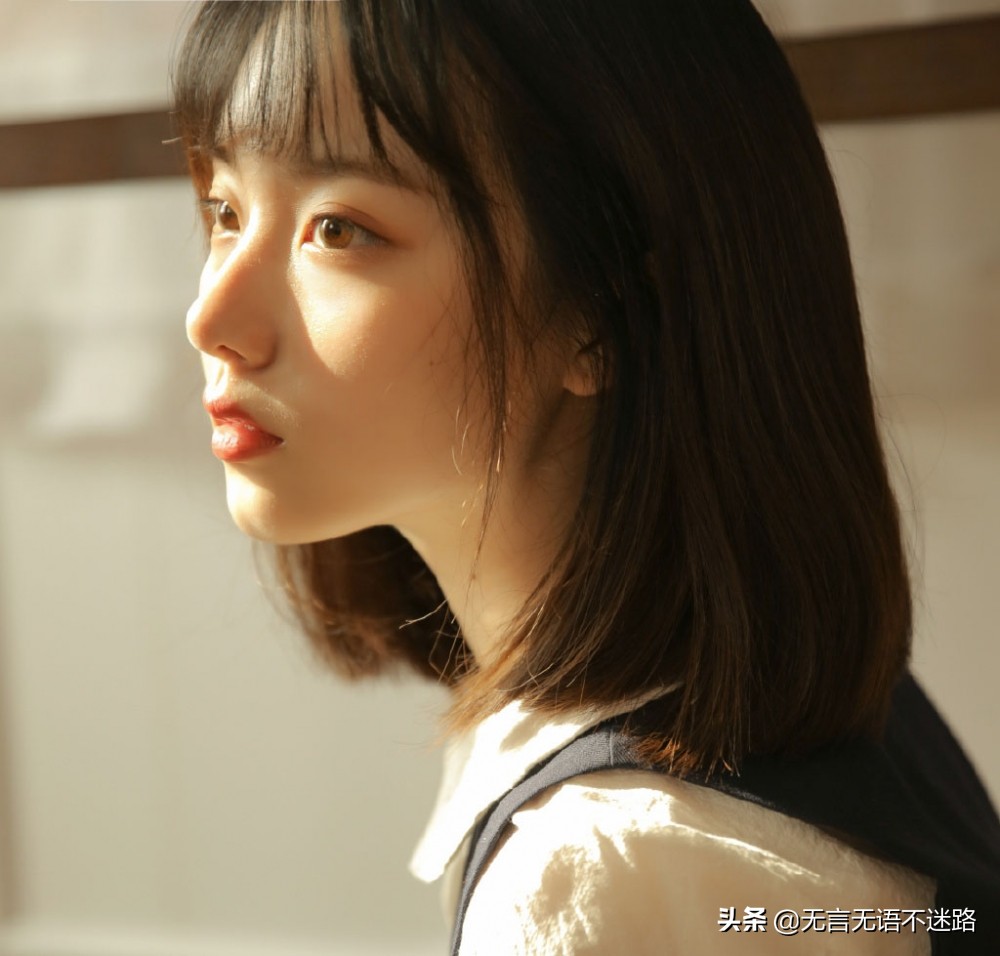 青春靓丽的大学校花,清纯秀气的女孩