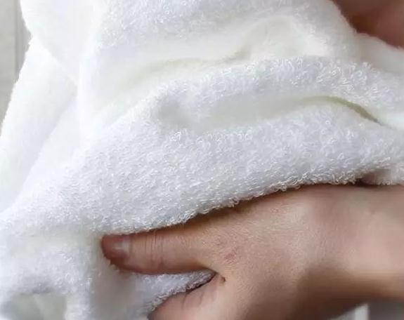 毛巾用久了又滑又臭,父母告诉我,这样洗干净还柔软,真实好用
