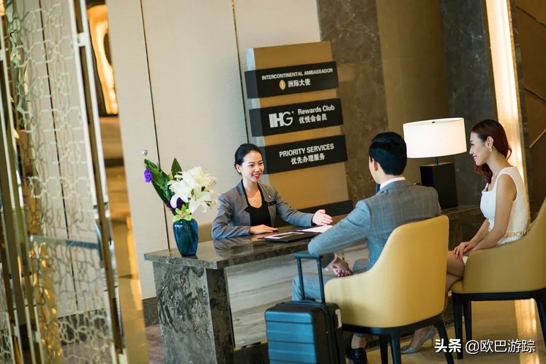 魔都四叶草洲际酒店，享缤纷自助大餐，国庆畅玩快闪啤酒节