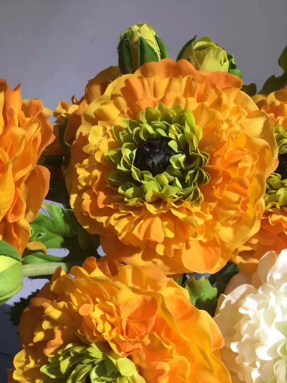 你难道还傻乎乎的认为鲜花比仿真花贵吗？