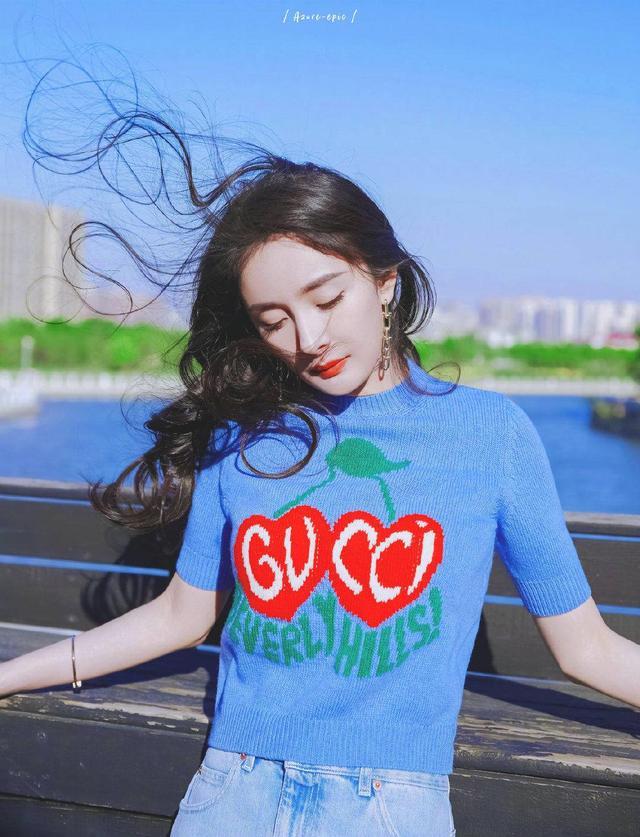 杨幂在李佳琦直播间量腿围,杨幂出现李佳琦直播间