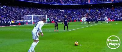 足球大师是什么,皇马中场托尼克罗斯推杆