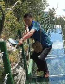 膝盖疼穿高跟鞋反倒好些了,穿高跟鞋是否会对踝关节有影响