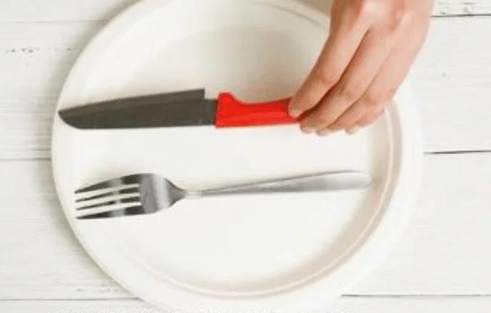 西餐厅吃牛排暂时离开怎么摆刀叉,吃牛排如何拿去刀叉