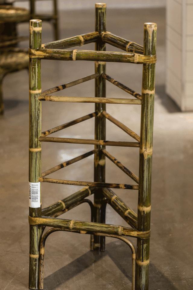 徐州闹市一角，还原了80年代的市井范儿！笸箩上菜，98元吃17样！