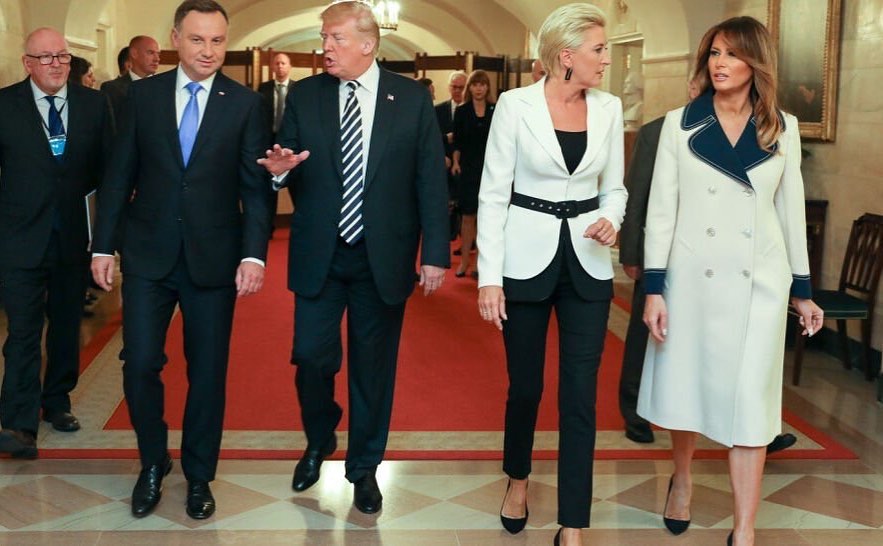 她打遍天下无敌手,红裙让丹麦王妃惨败,同框梅拉尼亚也是稳赢