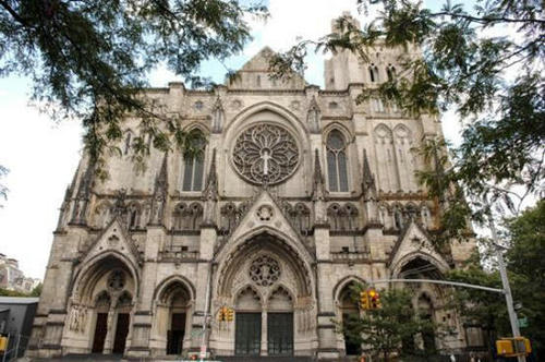 城墙、城堡、护城河，查士丁尼一世为何在希腊做起了建筑设计？