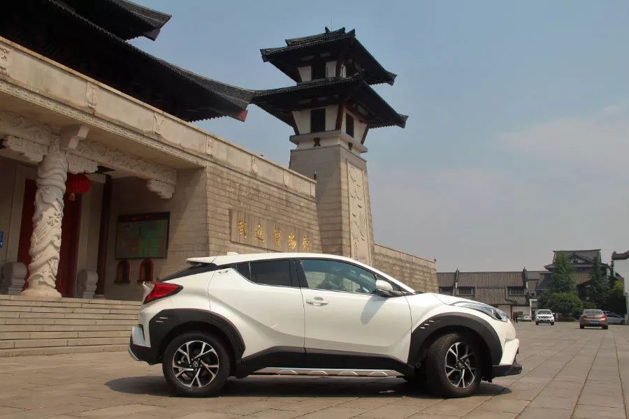 试驾丰田C-HR视频,试驾丰田c-hr