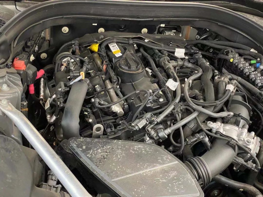 宝马8系双门碳纤维,宝马8系四门版的驾驶感受